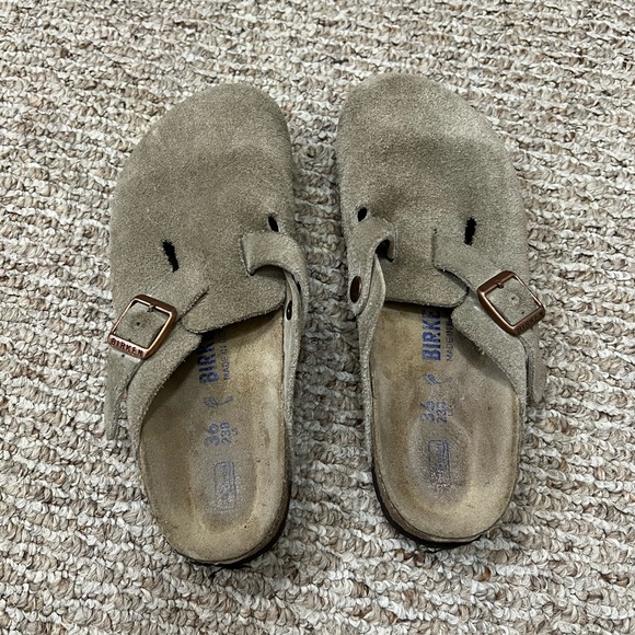 Birkenstock Boston Clogs in Taupe Soft Suede size 36
I - Picture 3 of 5
